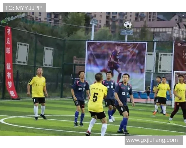 高级感十足的绿茵巨星风采与足球球星魅力全景解析